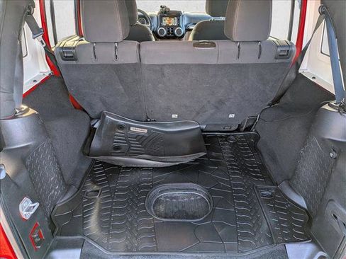 Used 2016 Jeep Wrangler Unlimited Rubicon w/ Connectivity Group image 19