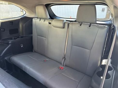 Used 2022 Toyota Highlander XLE FWD image 19