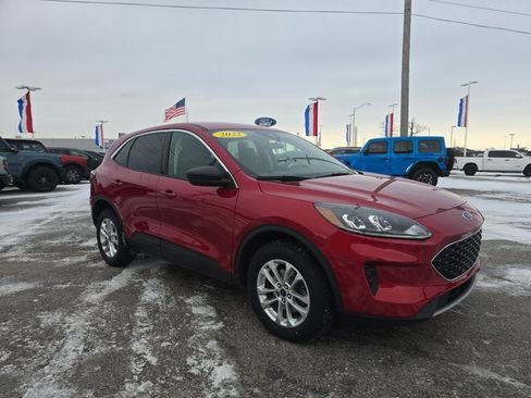 Used 2022 Ford Escape SE image 3