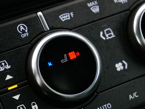 Used 2020 Land Rover Defender 110 SE image 29