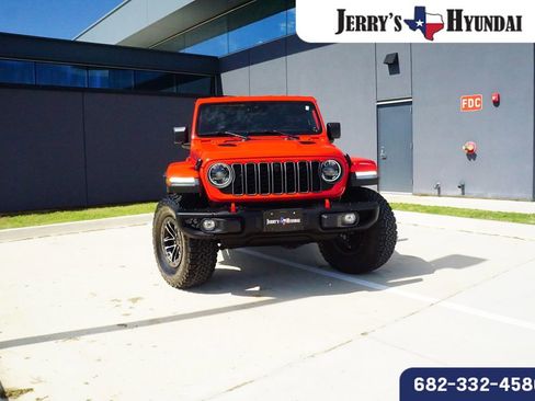 Used 2025 Jeep Wrangler Unlimited Rubicon AWD/4WD image 2