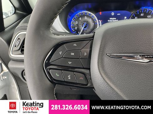 Used 2025 Chrysler Pacifica Limited FWD image 27