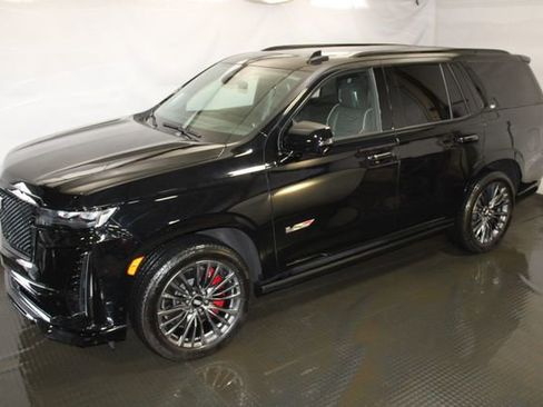 Used 2023 Cadillac Escalade V AWD/4WD image 2