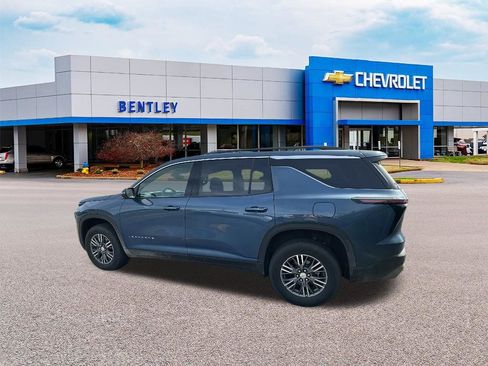 Used 2024 Chevrolet Traverse LT image 4