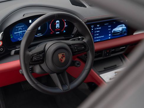 Certified 2025 Porsche Macan Electric RWD image 20