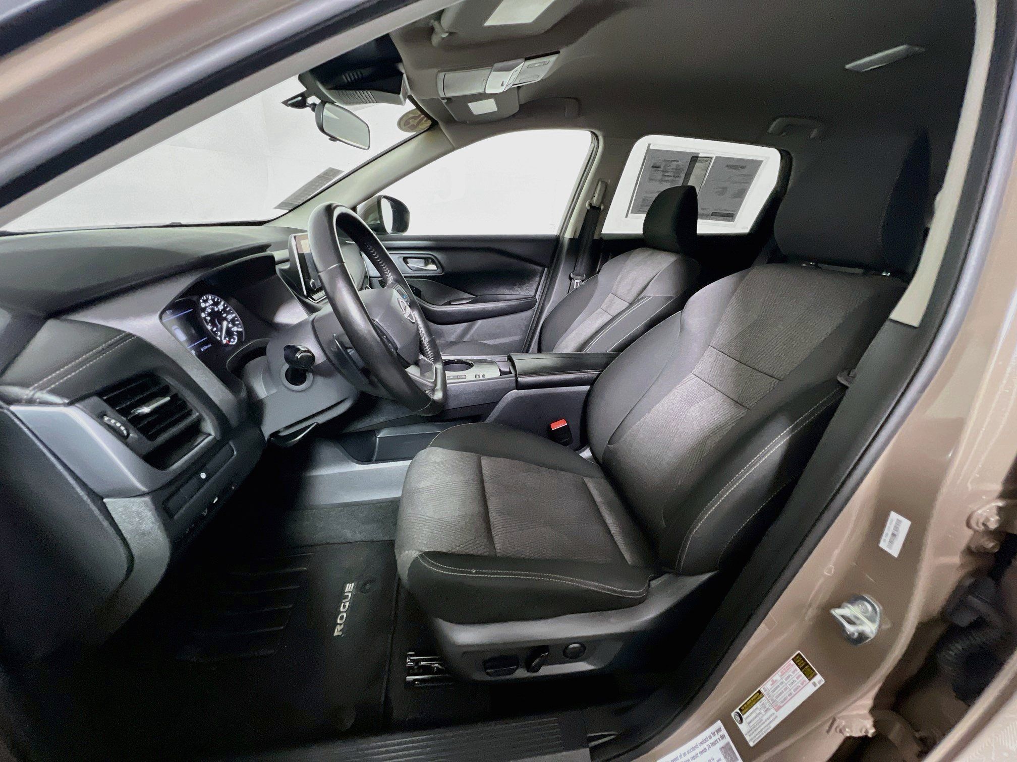 Used 2025 Nissan Rogue SV FWD image 14