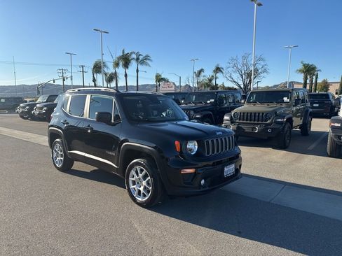Used 2023 Jeep Renegade Latitude w/ Sun & Fun Group image 2