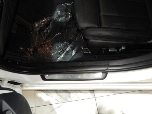 Used 2021 BMW 330i xDrive Sedan w/ Premium Package image 14