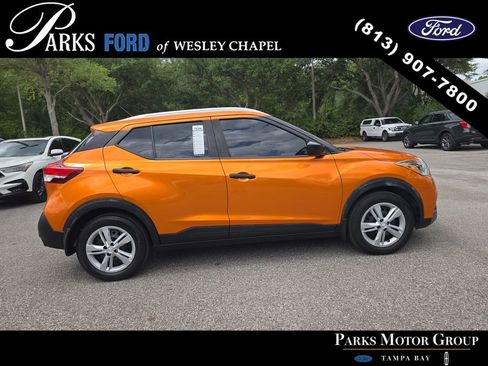 Used 2018 Nissan Kicks S w/ Exterior Electronics Package FWD image 3