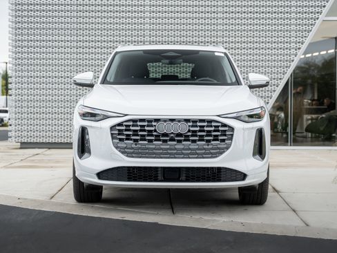 Certified 2025 Audi Q5 Premium w/ Convenience Package image 18