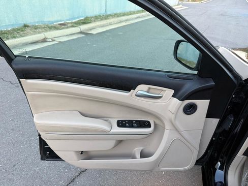 Used 2014 Chrysler 300 RWD image 15