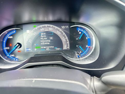 Used 2025 Toyota RAV4 LE image 40