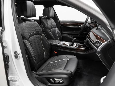 Used 2020 BMW 750i xDrive image 21