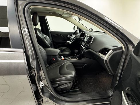 Used 2018 Jeep Cherokee Latitude Plus image 14