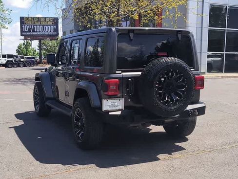 Used 2018 Jeep Wrangler Unlimited Sahara AWD/4WD image 7