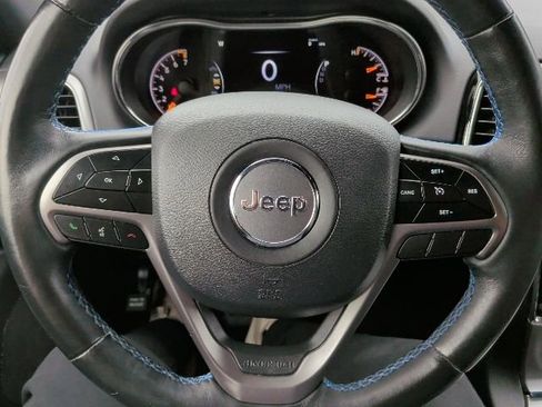 Used 2019 Jeep Grand Cherokee Laredo image 29