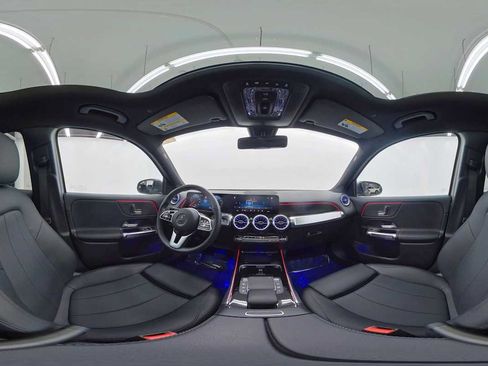 Used 2023 Mercedes-Benz GLB 250 image 35