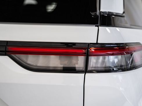 New 2025 Jeep Grand Cherokee Altitude image 6