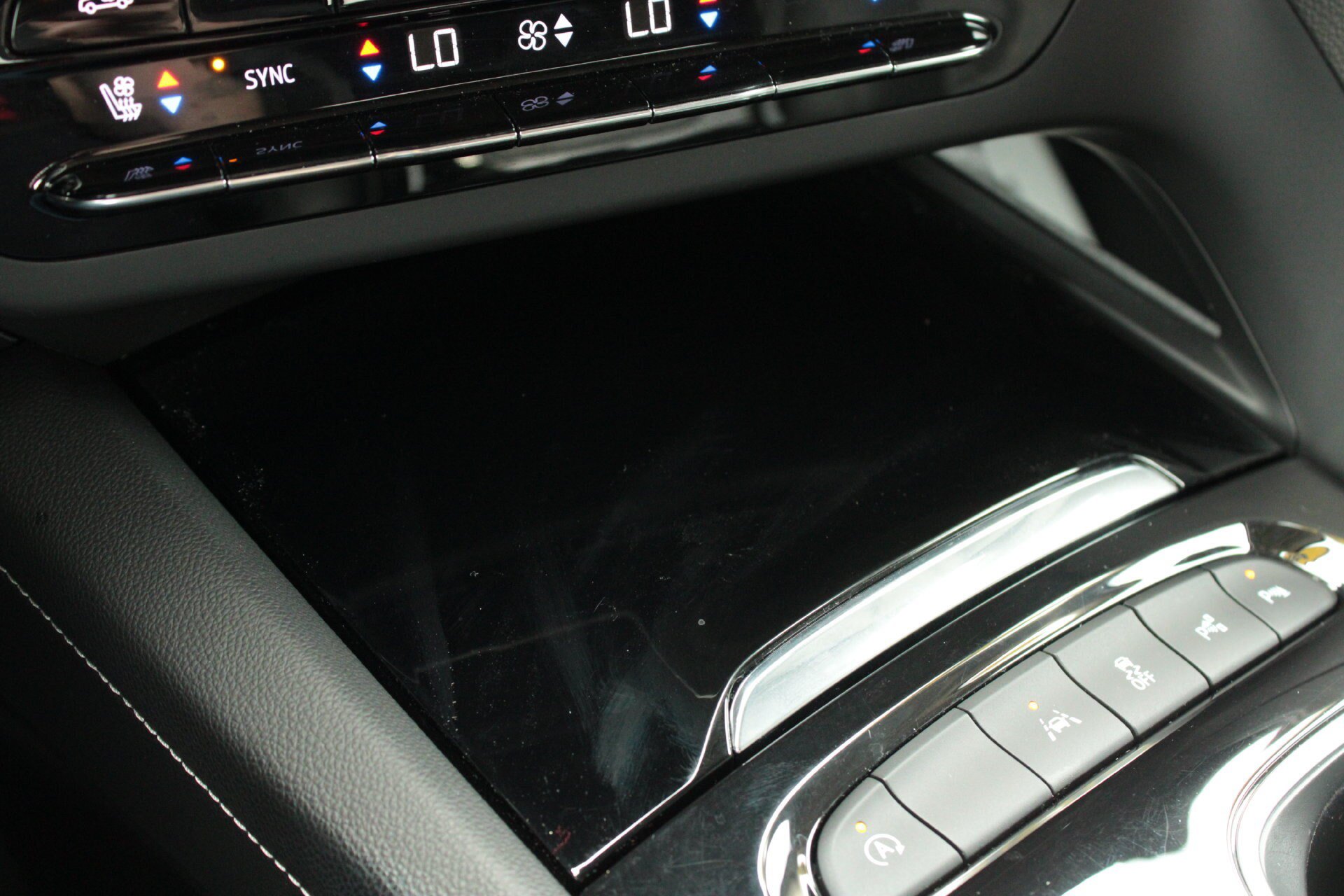 Used 2022 Buick Envision Avenir w/ Technology Package II FWD image 48