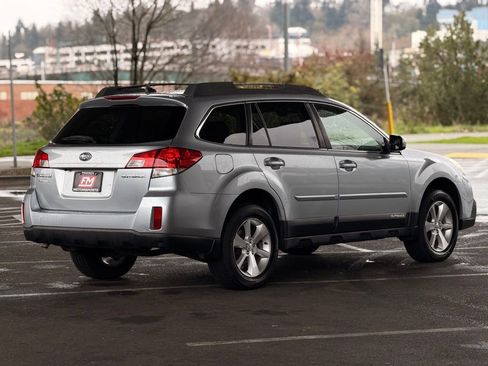 Used 2013 Subaru Outback 2.5i Limited AWD/4WD image 7