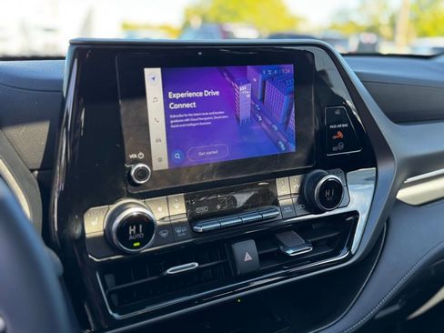 Used 2023 Toyota Highlander L image 18