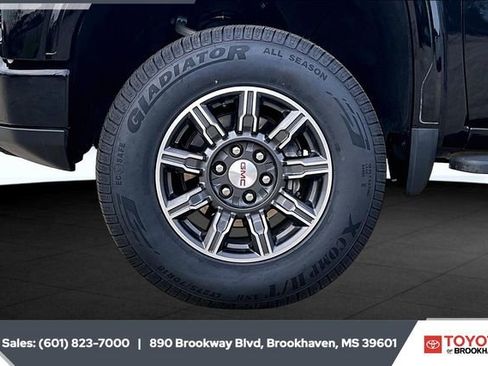 Used 2024 GMC Sierra 1500 AT4 w/ Technology Package image 7