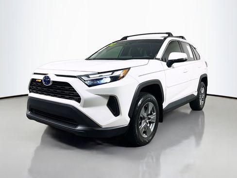 Used 2022 Toyota RAV4 XLE image 10