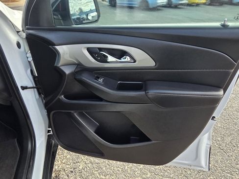 Used 2021 Chevrolet Traverse LS image 17