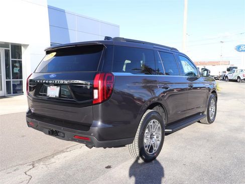 New 2026 Ford Expedition Active image 13