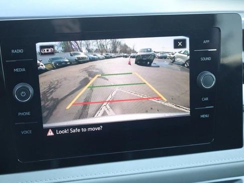 New 2026 Volkswagen Taos SE image 14