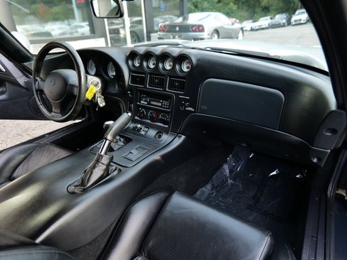 Used 1999 Dodge Viper GTS image 32