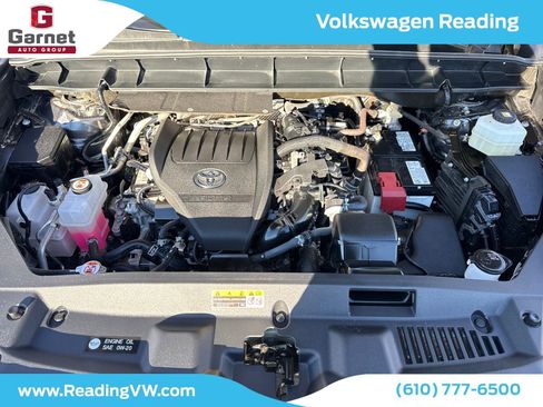 Used 2024 Toyota Highlander XLE image 25