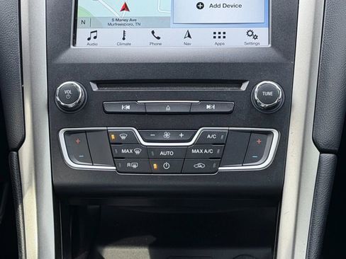 Used 2017 Ford Fusion SE w/ Equipment Group 201A image 39