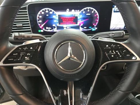 Used 2026 Mercedes-Benz GLS 450 4MATIC image 9
