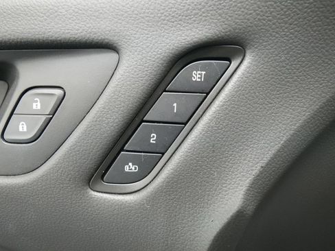 Used 2018 Buick Envision Essence AWD/4WD image 16
