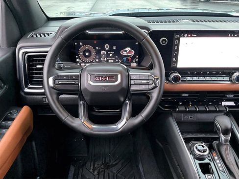 Used 2025 GMC Canyon AT4 image 5