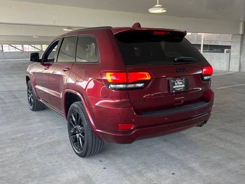 Used 2019 Jeep Grand Cherokee Altitude AWD/4WD image 17