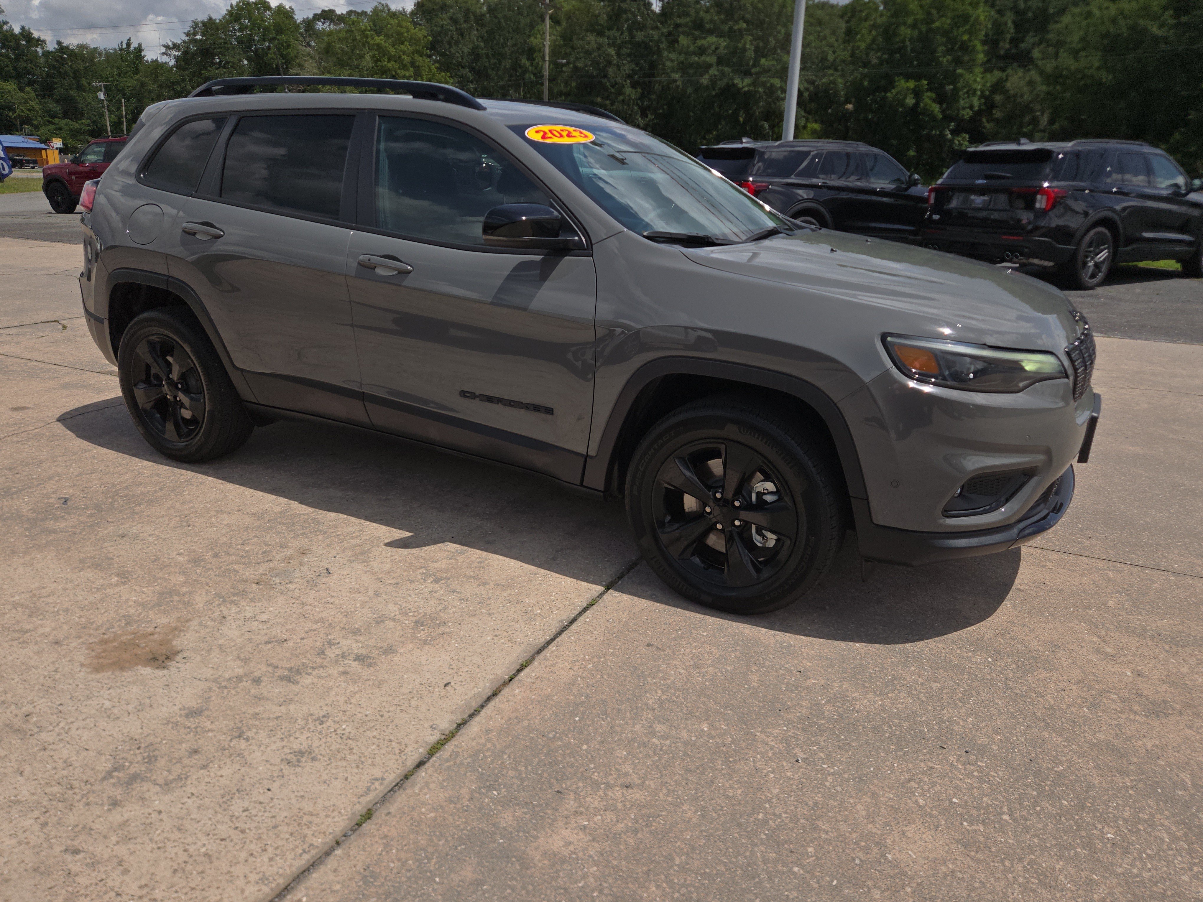 Used 2023 Jeep Cherokee Altitude Lux w/ Lux Elite Package AWD/4WD image 4
