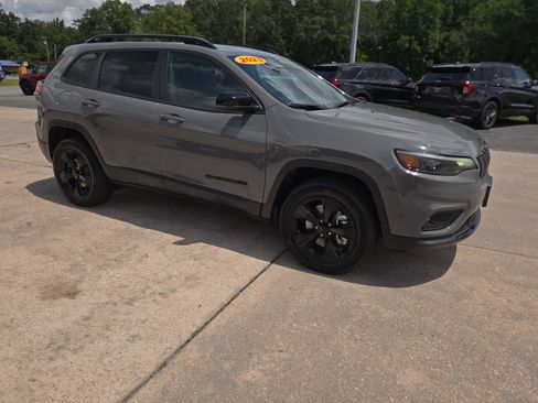 Used 2023 Jeep Cherokee Altitude Lux AWD/4WD image 4
