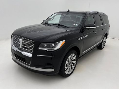 Used 2022 Lincoln Navigator L Reserve AWD/4WD image 4