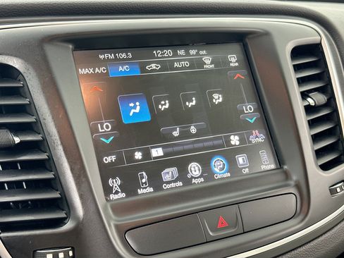 Used 2017 Chrysler 200 Limited Platinum w/ Comfort & Convenience Group FWD image 15