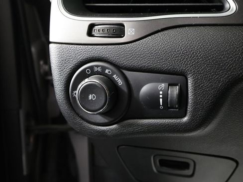 Used 2019 Jeep Cherokee Latitude w/ Cold Weather Group AWD/4WD image 31