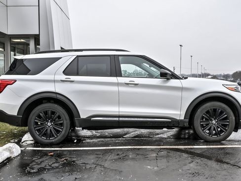 Used 2023 Ford Explorer XLT w/ Equipment Group 202A image 9