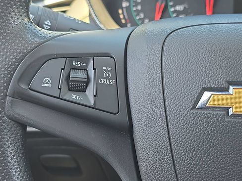 Used 2021 Chevrolet Trax LT AWD/4WD image 19