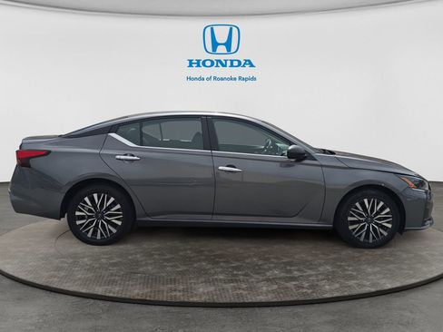 Used 2024 Nissan Altima 2.5 SV FWD image 6
