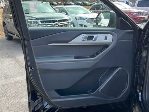 Used 2026 Ford Explorer Active AWD/4WD image 19
