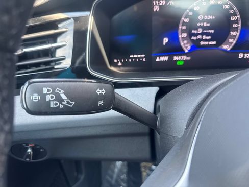 Used 2025 Volkswagen Jetta SE FWD image 31