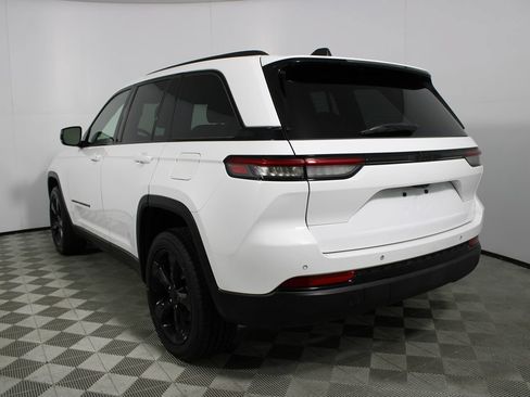 Used 2022 Jeep Grand Cherokee Altitude RWD image 44