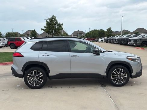 Used 2026 Toyota Corolla Cross XLE image 10