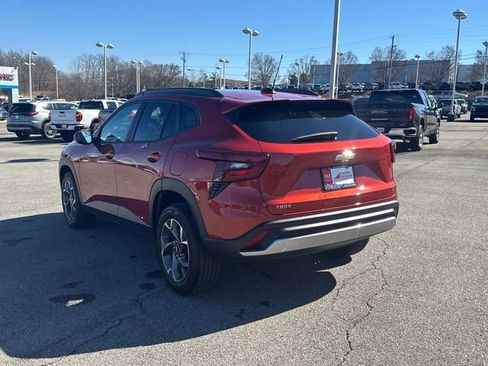 Certified 2024 Chevrolet Trax LT w/ Driver Confidence Package image 6